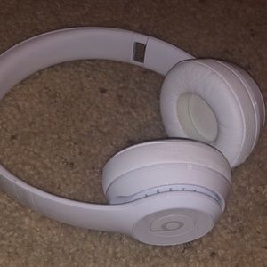 Beats wireless solo 3 headphones